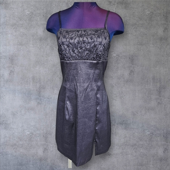 Vintage 90s La Belle Iridescent Purple Embroidered Satin Mini Dress Size‎ 7 - Picture 1 of 11